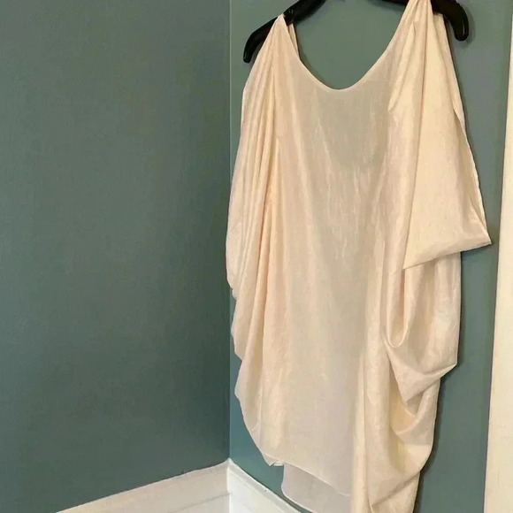 BCBG women’s cream top with dramatic billowing detail - Picture 3 of 7